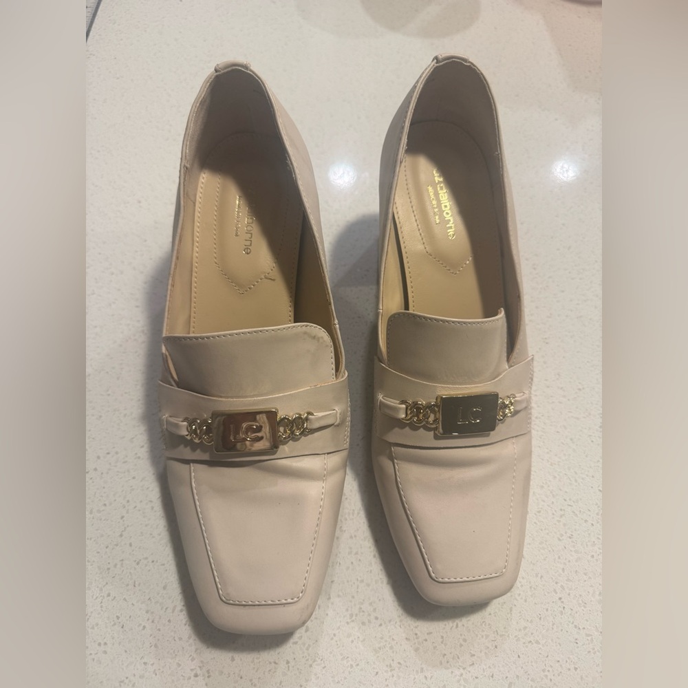Liz Clairborne Memory Foam Leather Loafer Heels in Beige with Gold Hardware